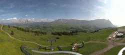 Archived image Webcam Panorama of the Alpe di Siusi from the Puflatsch mountain station 15:00